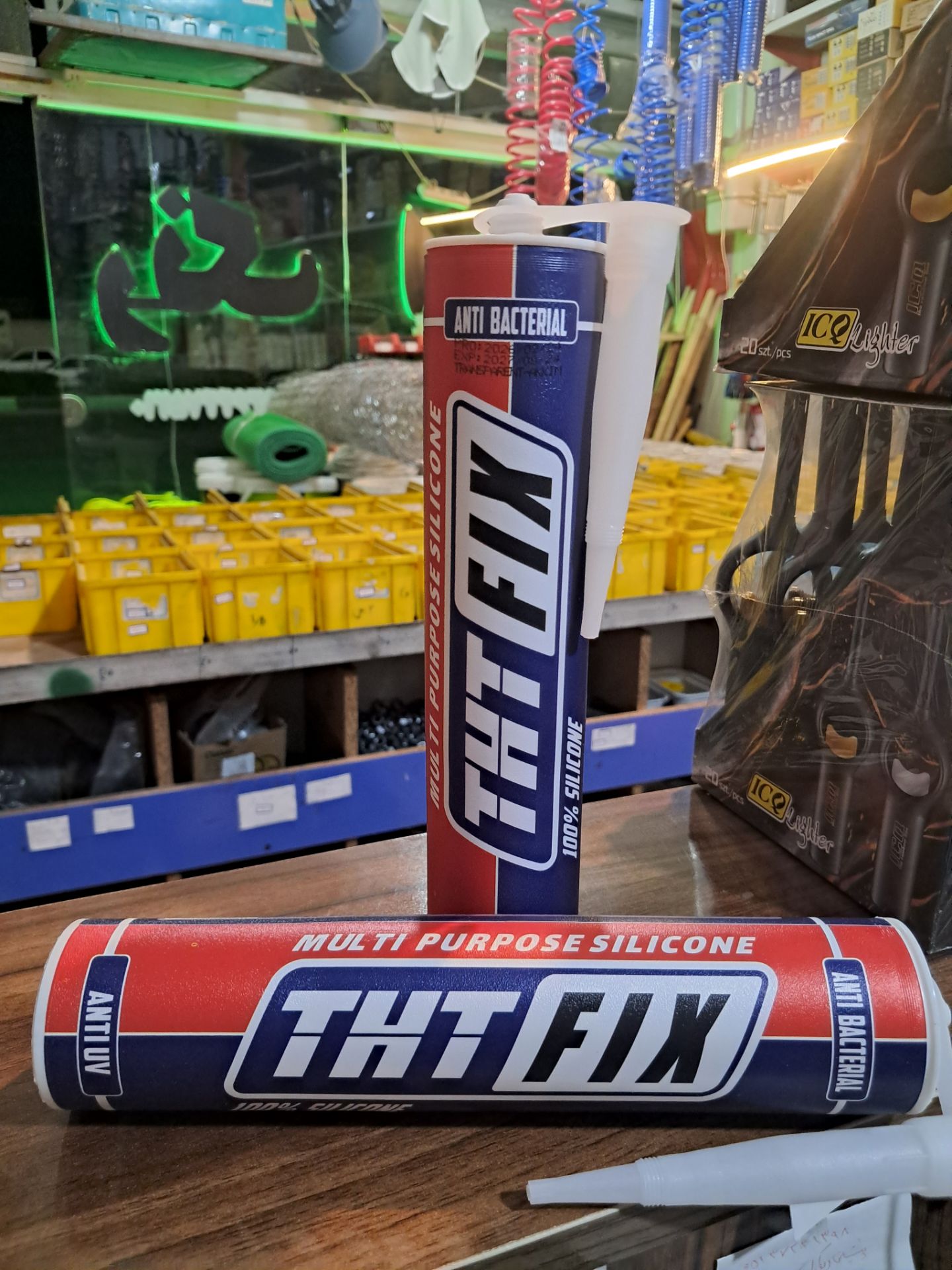 چسب سیلیکون THT FIX